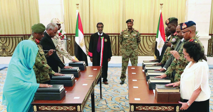 Sudan Swears In Civilian Military Sovereign Council Read Qatar