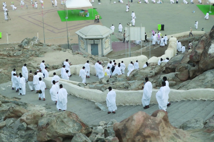 Muslim Pilgrims Scale Mount Arafat For Peak Of Hajj Read Qatar