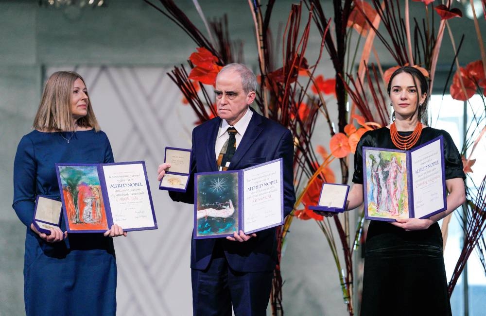 Nobel Peace Prize Winners Receive Award In Oslo Read Qatar Tribune On