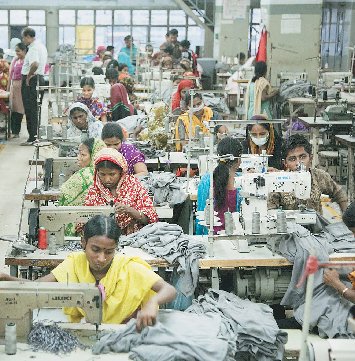 Bangladesh accused of harassing garment workers' leaders - Read Qatar ...