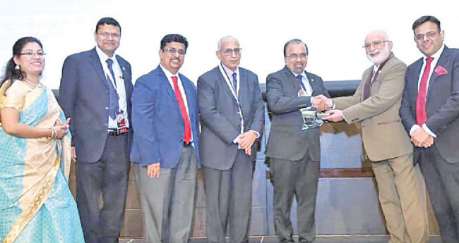 icai-presents-professional-achiever-award-read-qatar-tribune-on-the