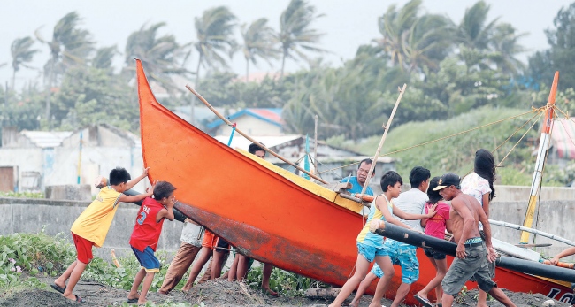 Philippines Braces For Worst As Super Typhoon Barrels Closer - Read ...