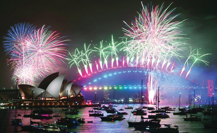 SYDNEY FIREWORKS DAZZLE AS REVELLERS DONATE TO BUSHFIRE VICTIMS - Read ...