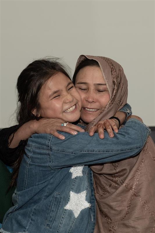 Torn By War Reunited By Qatar Afghan Girl Walks Into Warm Embrace Of Mother In Doha Read 