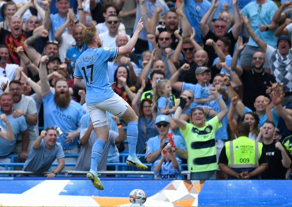 Manchester City 4-0 Bournemouth: De Bruyne steers champions to easy win