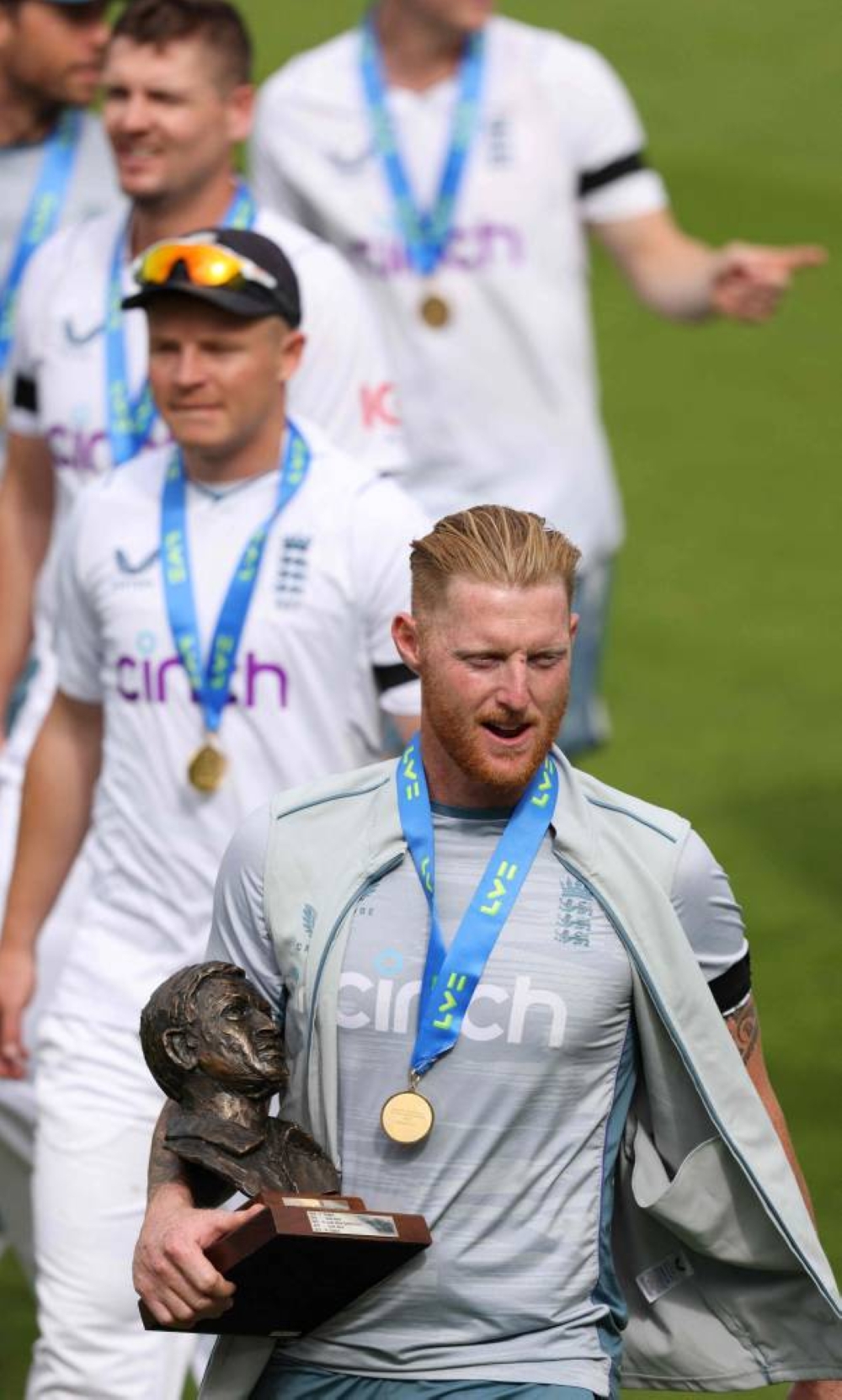 England finish summer on a high with thumping win over South