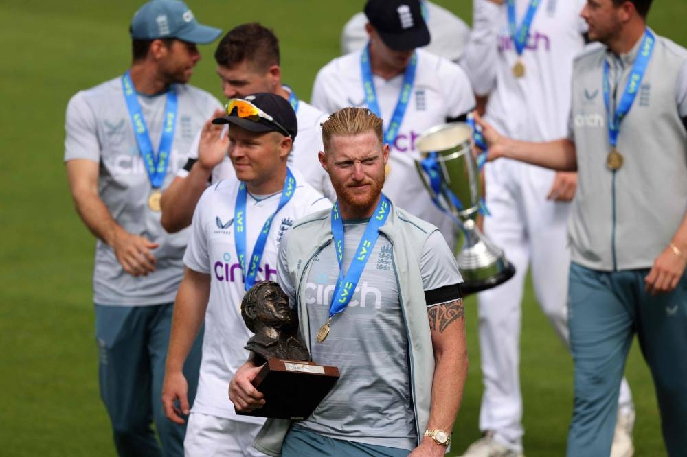 England finish summer on a high with thumping win over South