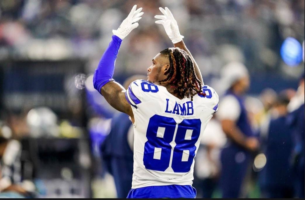 Photos: One hand! Cowboys WR CeeDee Lamb makes one-handed catch against  Giants