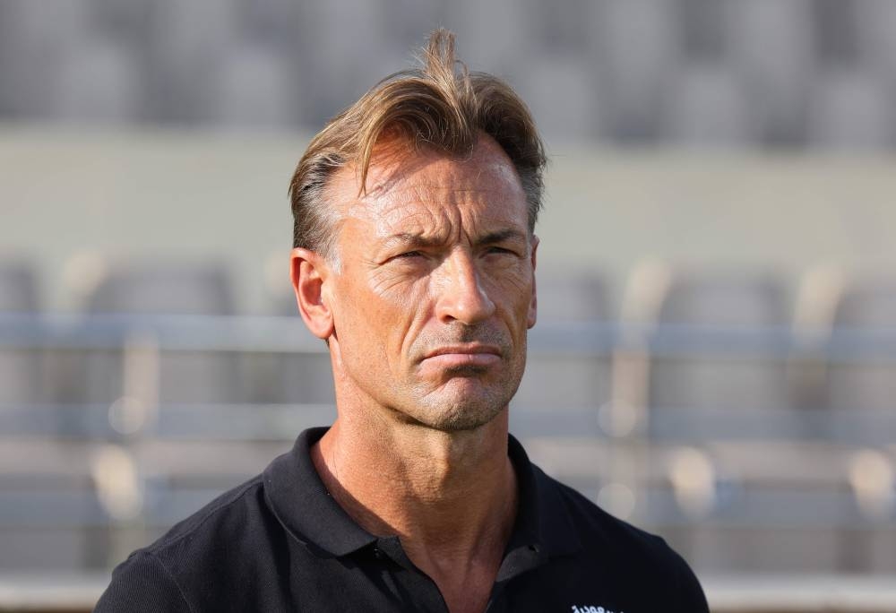 Soccer-Renard signs contract extension with Saudi Arabia