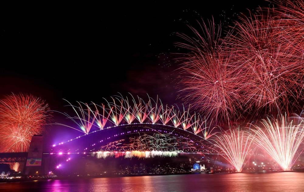 Fireworks light up sky on Chinese New Year's Eve[1]