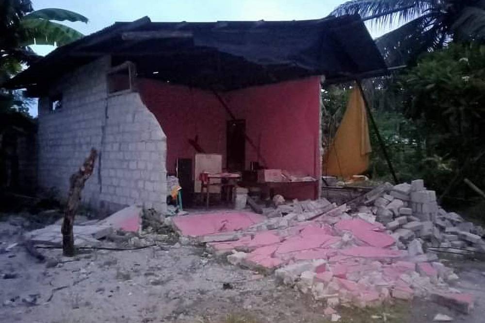 Homes Damaged As 7.6 Magnitude Earthquake Hits Indonesian Island - Read ...