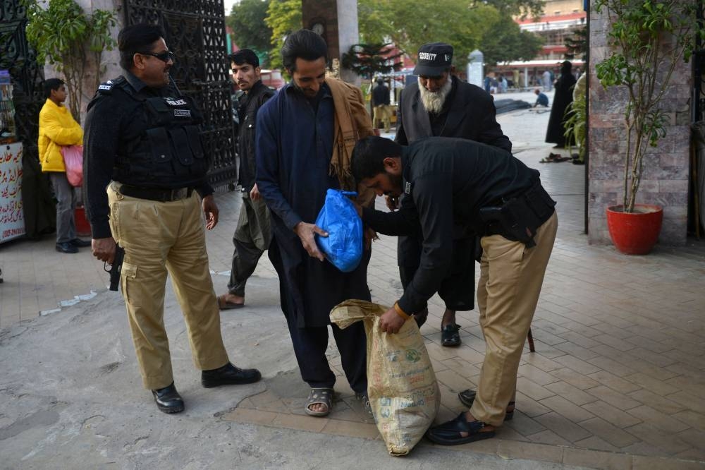 Pakistan Mourns As Toll In Peshawar Mosque Bombing Rises To 100 - Read ...