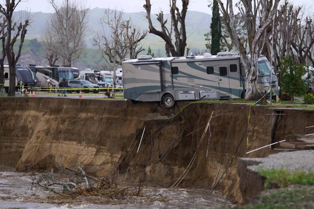 lightning strikes southern california