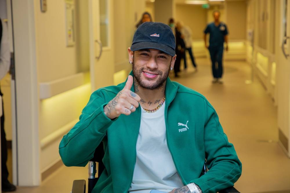 Neymar Undergoes Successfull Knee Surgery At Aspetar Read Qatar