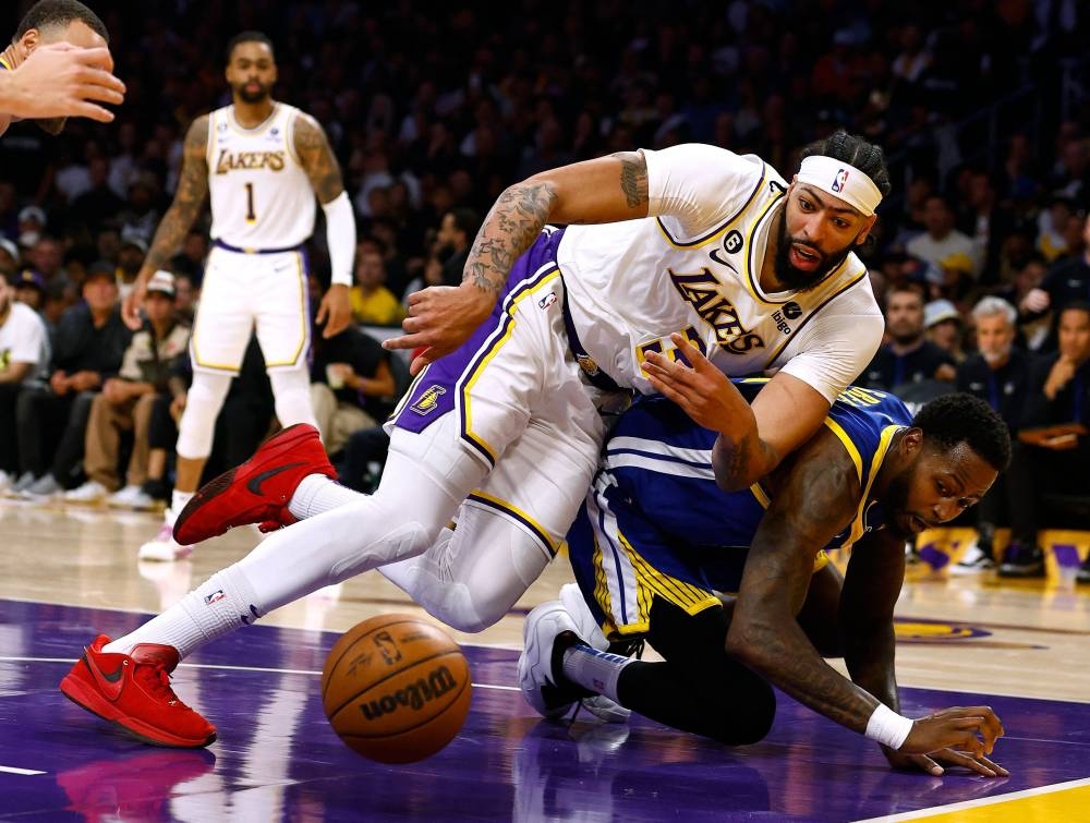 LeBron's Lakers rout Warriors 127-97, take 2-1 series lead