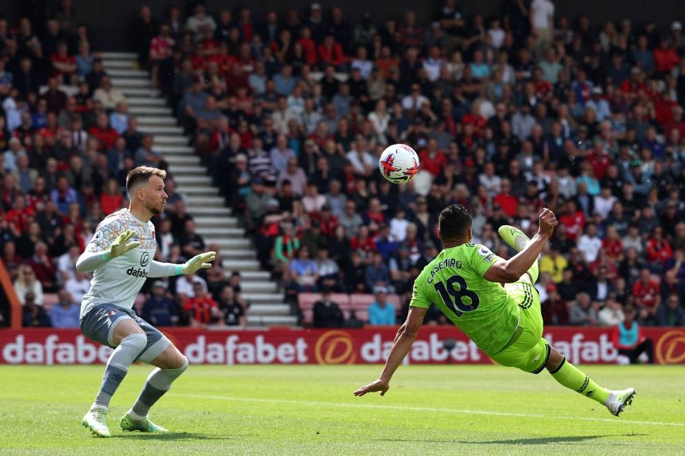 Casemiro goal puts Man Utd on verge of Champions League qualification ...