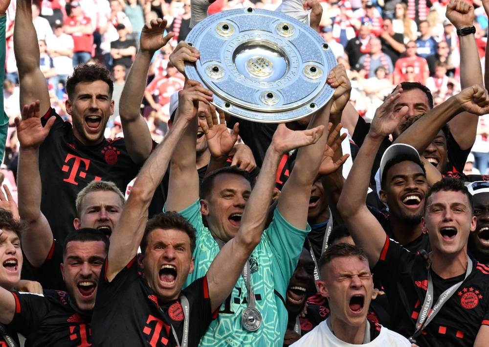 Bayern Munich wins 11th straight Bundesliga title after Borussia Dortmund  draws on dramatic final day