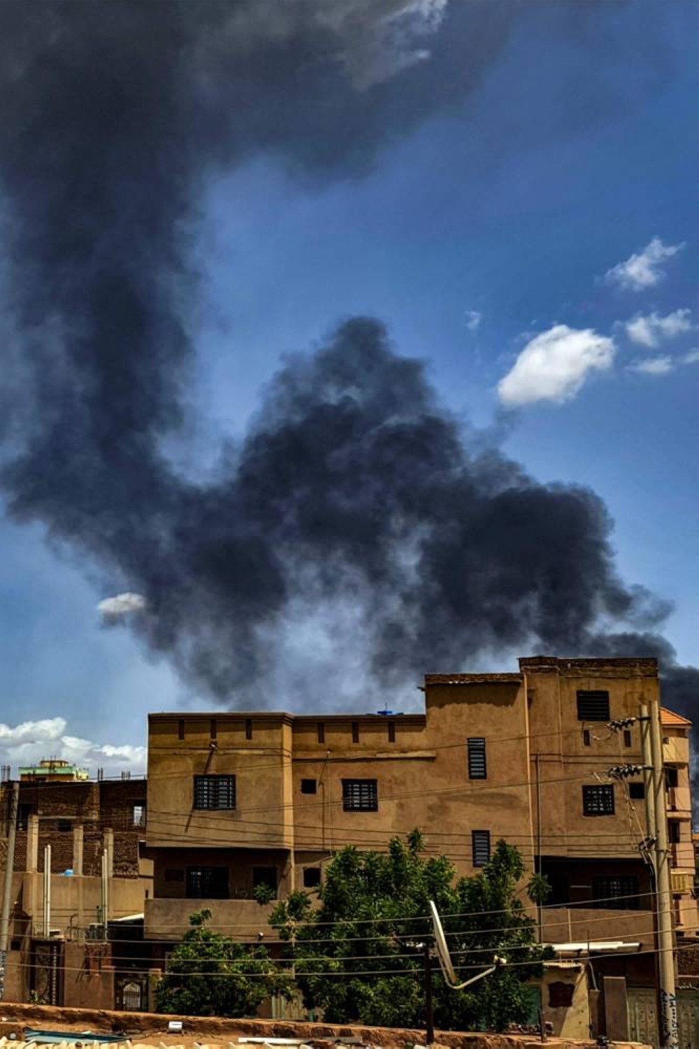 Escalating violence in Khartoum near weapons factory, gas stores - Read ...