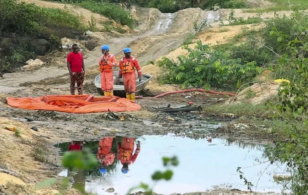 Oil Spill From Shell Pipeline Fouls Farms And River In Nigeria’s Niger ...