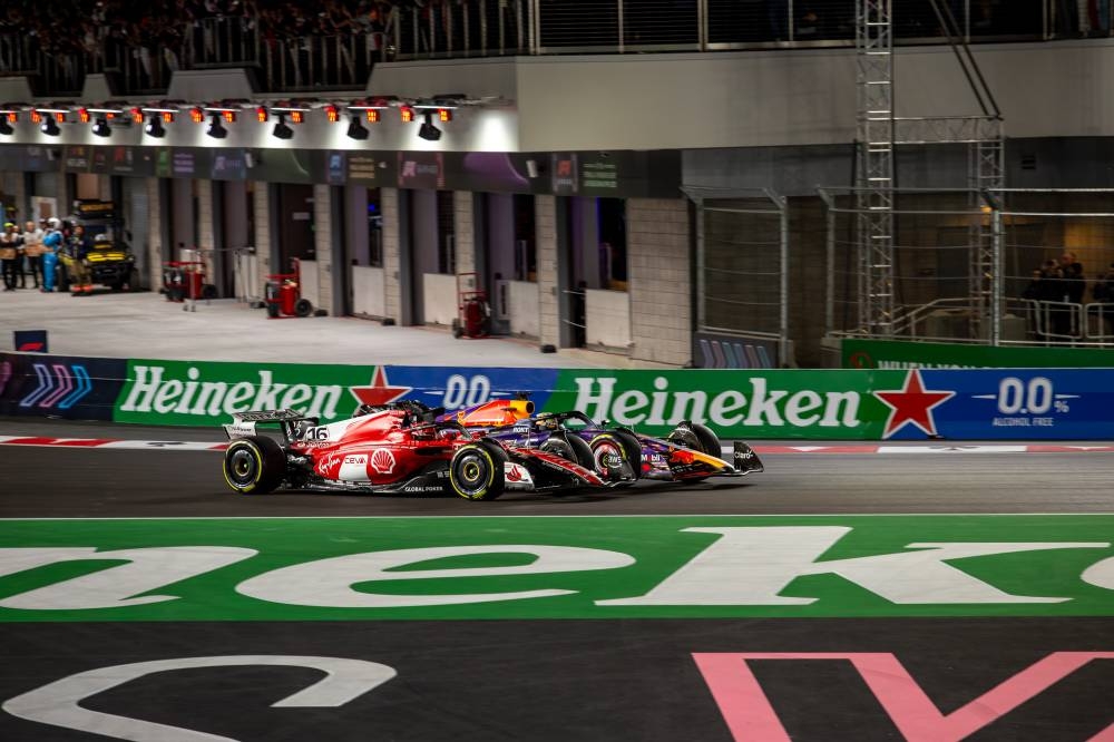 F1 Las Vegas Grand Prix full results: Max Verstappen wins despite  first-turn incident, damage, 5-second penalty