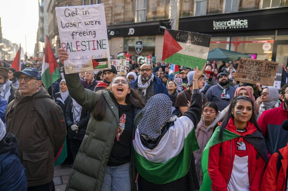 Pro-Palestinian protest in Scotland - Read Qatar Tribune on the go for ...