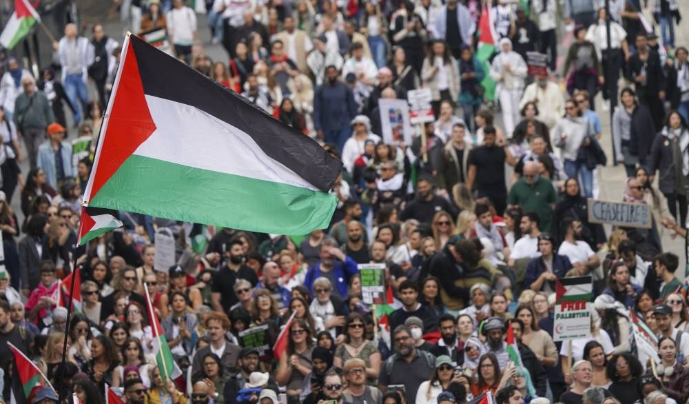 Thousands call for immediate Gaza ceasefire during London march - Read ...