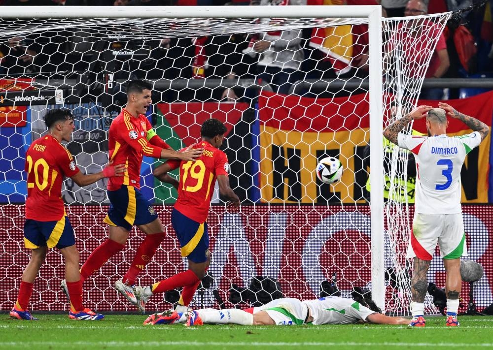 Spain Through To Knockouts With Italy’s Own Goal - Read Qatar Tribune ...