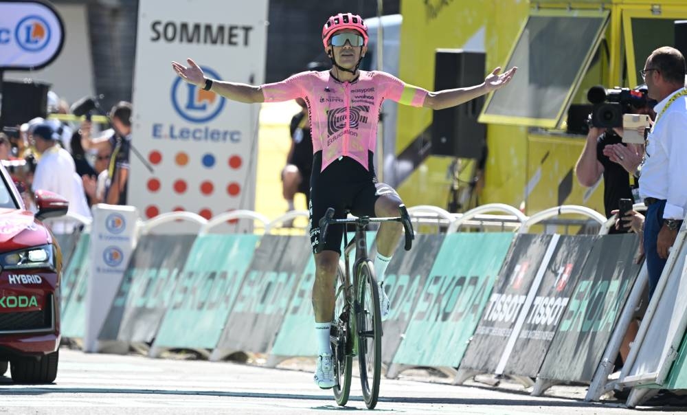 Carapaz rides clear to beat Yates, win stage 17 of Tour de France ...