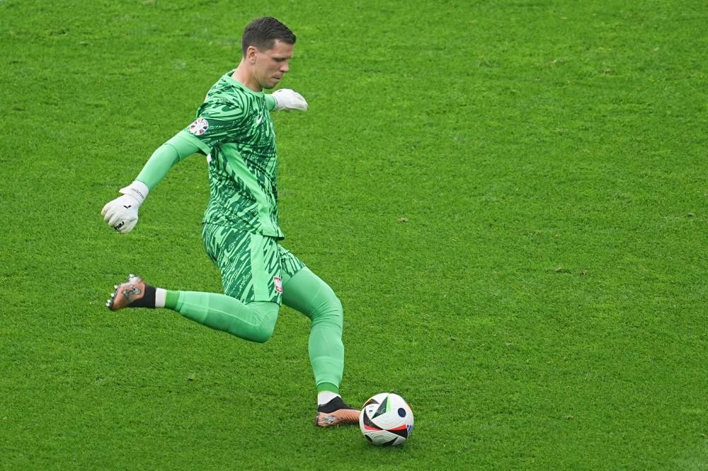 Polish goalkeeper Szczesny calls time on career